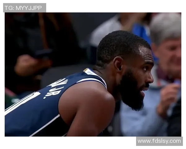 尼克斯与篮网激战正酣精彩对决引发球迷热议与期待